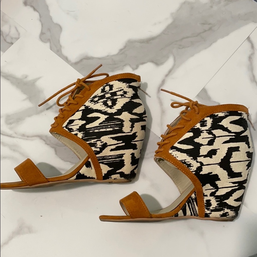 Ikat Lace-up size 7.5 wedges